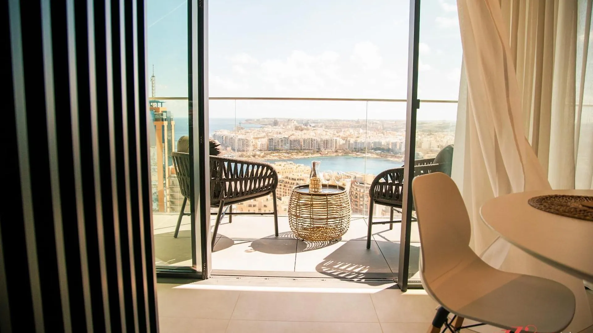 Your Luxury Retreat At Mercury Towers Saint Julian's