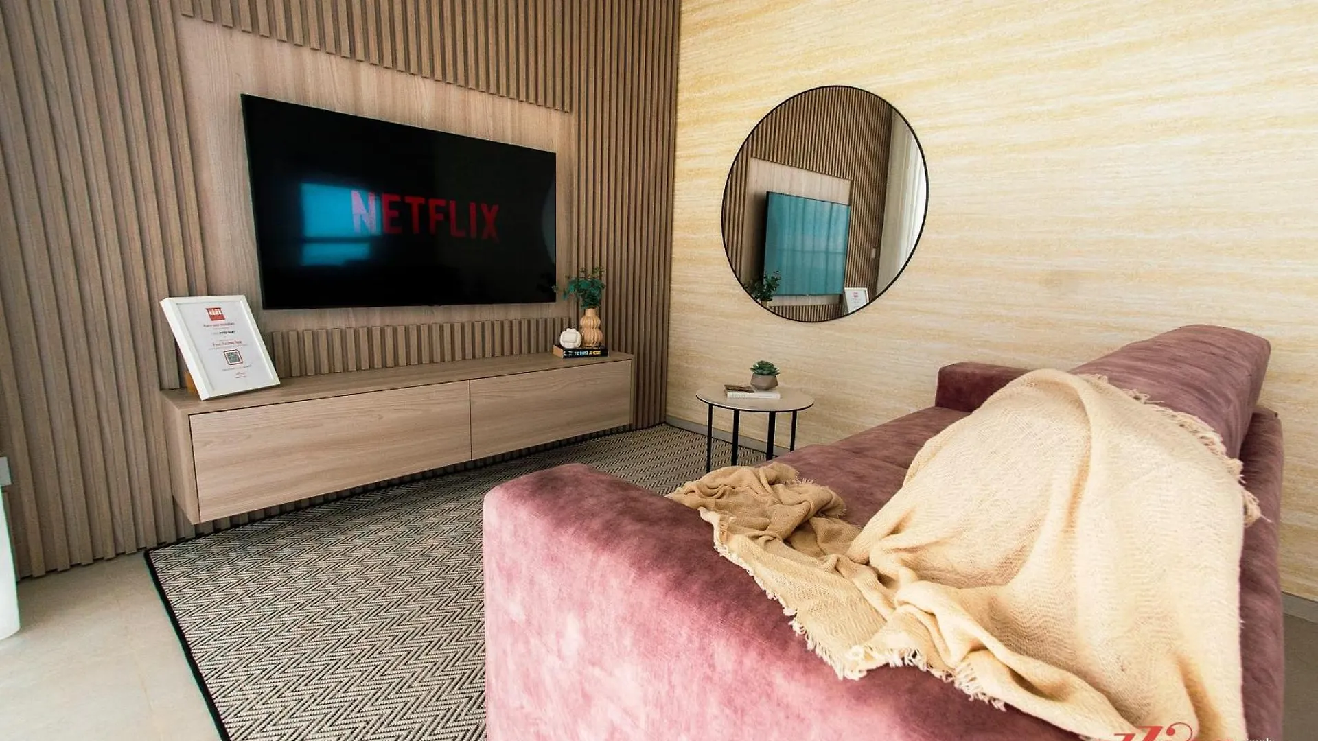 Your Luxury Retreat At Mercury Towers contacts