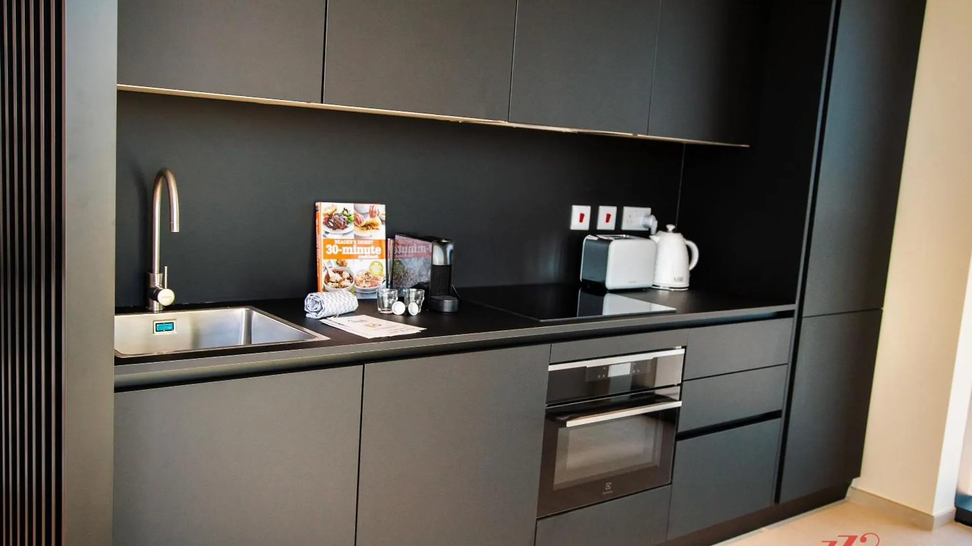 Your Luxury Retreat At Mercury Towers Saint Julian's Apartment